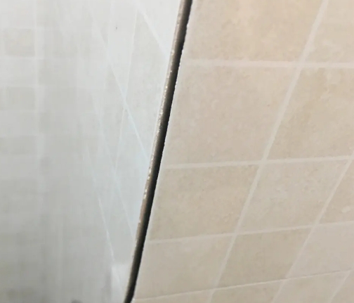 偃师瓷砖空鼓维修公司分享阳台瓷砖脱落的修复过程可以分为以下几个步骤